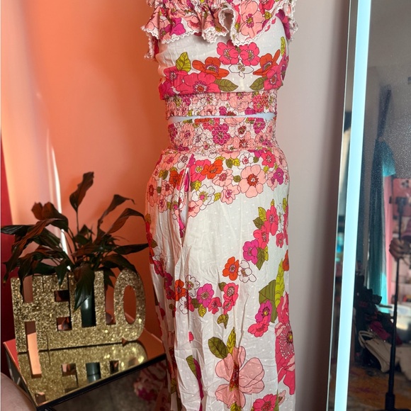 2 Piece Floral Ruffle Set w/ Pockets - Picture 3 of 5